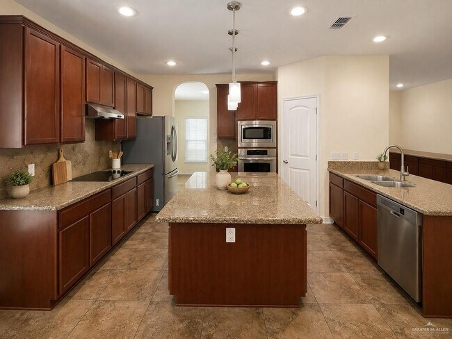 Building Photo - 3901 Santa Veronica St