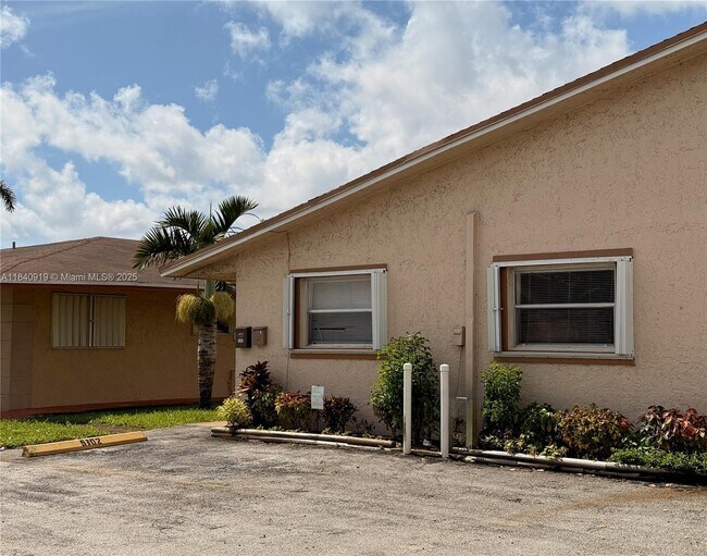 Primary Photo - 5304 NW 22nd St