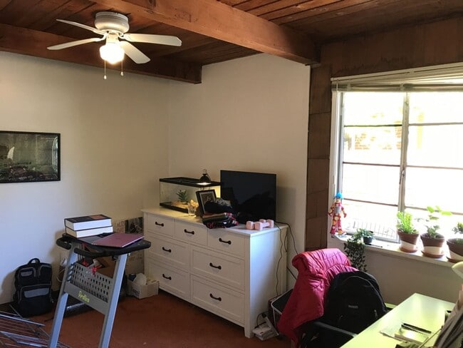 Building Photo - 2 bedroom in Central Davis available for J...