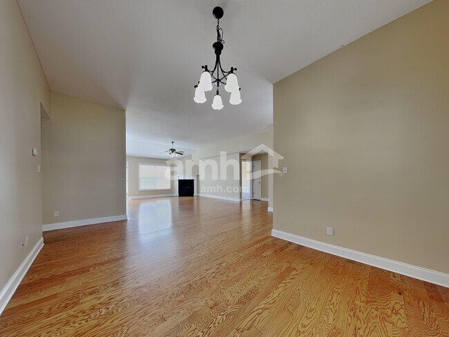 Building Photo - 1061 Saint Johns Dr