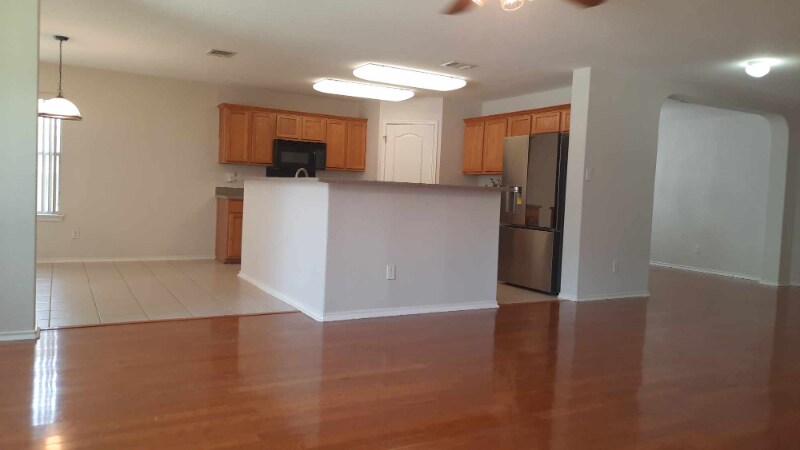 Building Photo - 10207 Timber Country