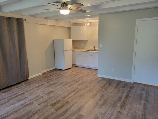 Building Photo - 5916 Lago Vista Way