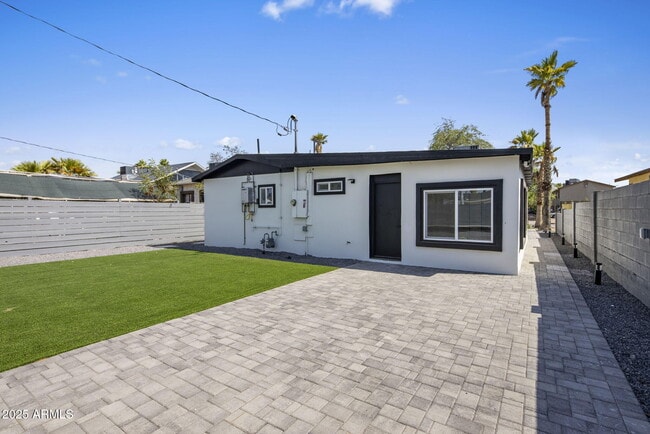 Building Photo - 1440 E Pierce St