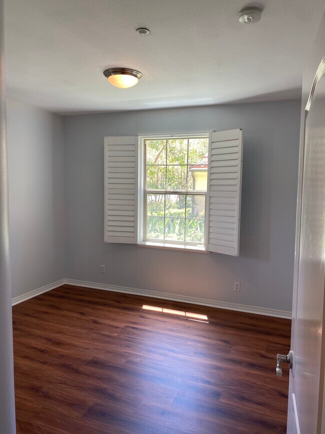 Building Photo - 101 Hallmark