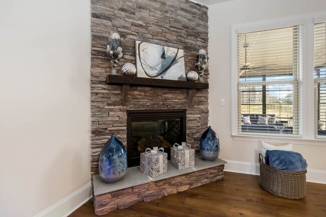 Building Photo - Beautiful Furnished Home in Olmstead