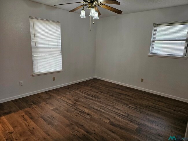 Building Photo - 2300 Moberly Dr