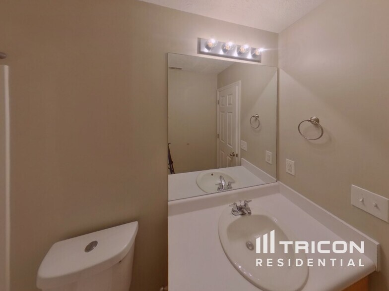 Building Photo - 2616 Apostle Ln