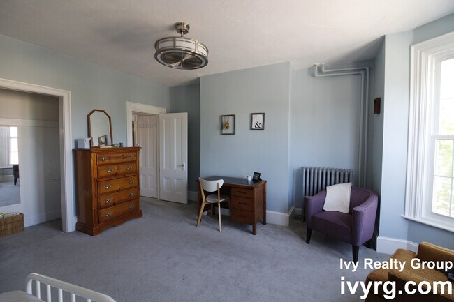 Building Photo - 196 Dorchester St