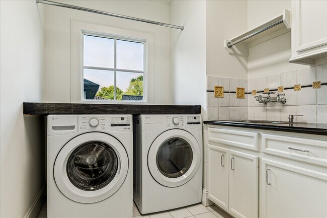 Building Photo - 4800 Palm St