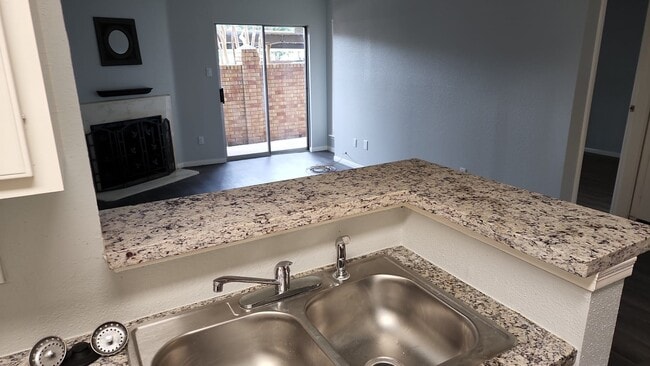 Building Photo - 11201 Lynbrook Dr