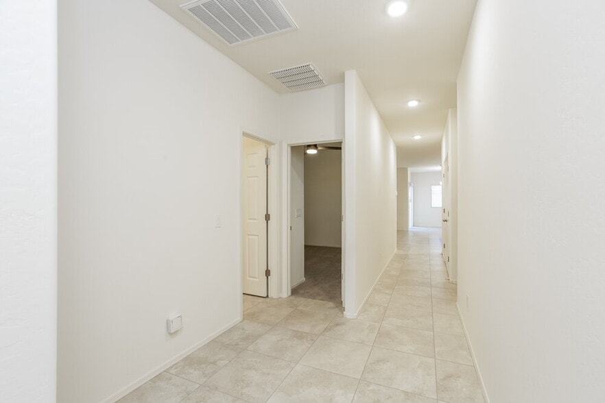 Building Photo - 4086 W Winston Dr