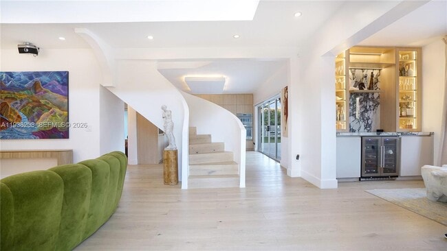 Building Photo - 1201 NE 85th St