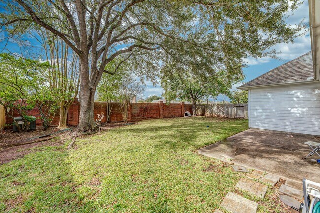 Building Photo - 910 Presley Way