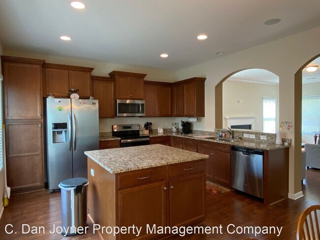 Building Photo - 4 br, 2.5 bath House - 348 Slate Drive