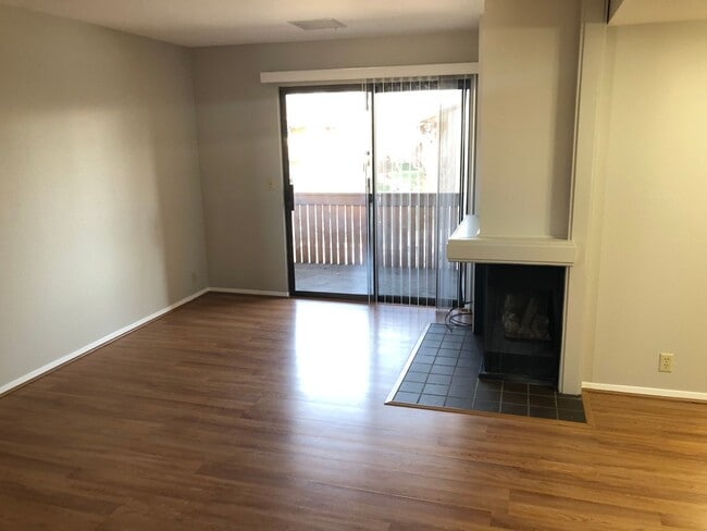 Building Photo - Cute Condo For Rent in Cottonwood Heights!