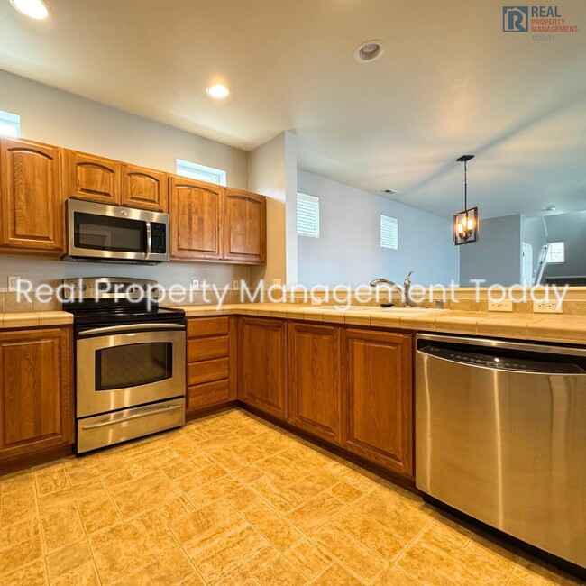 Building Photo - MOVE IN SPECIAL $300 OFF!! 1 Great 3 Bedro...