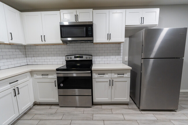 New Stainless Steel Appliances - 9711 Linkmeadow Ln