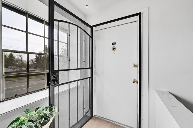 Building Photo - $1,600.00 - 2 Beds 1 Bath, Single Family H...