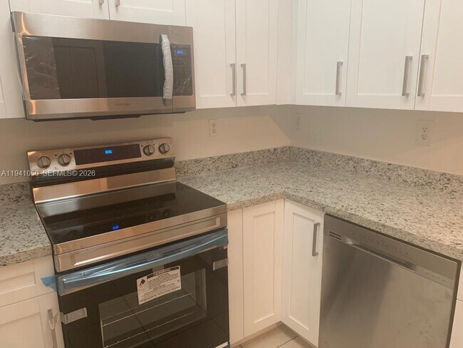 Building Photo - 220 SW 116th Ave