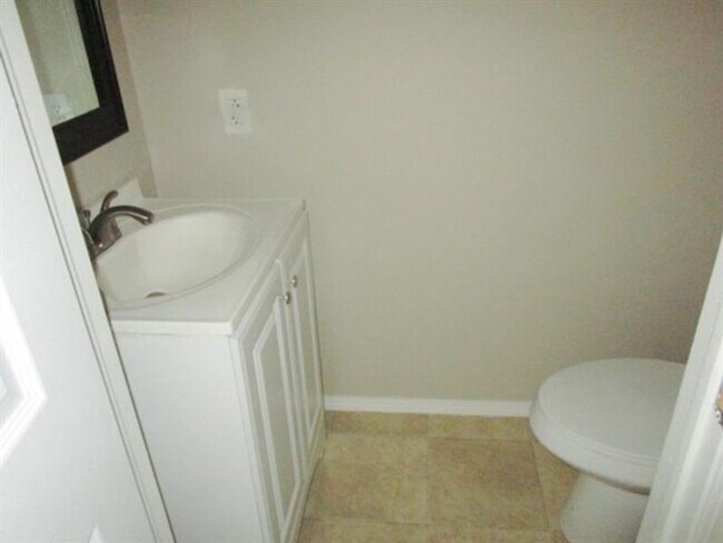 Building Photo - Spacious 3-Bedroom 1.5 bath Home with Fenced Yard & Garage – Ready for You!
