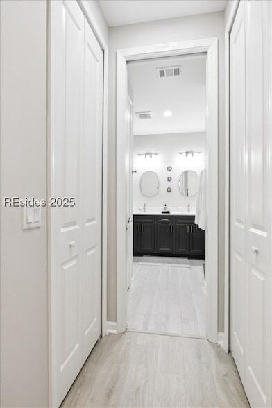 Building Photo - 731 Harborside Dr