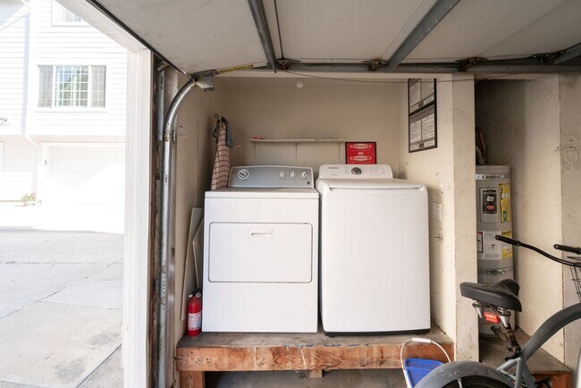 Building Photo - 314 E Bay Ave