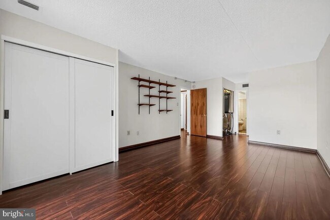 Building Photo - 10503 Valley Forge Cir