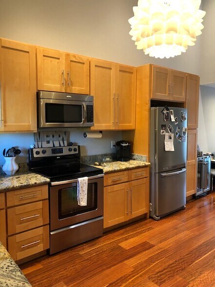 Kitchen - 3847 Vineyard Ave