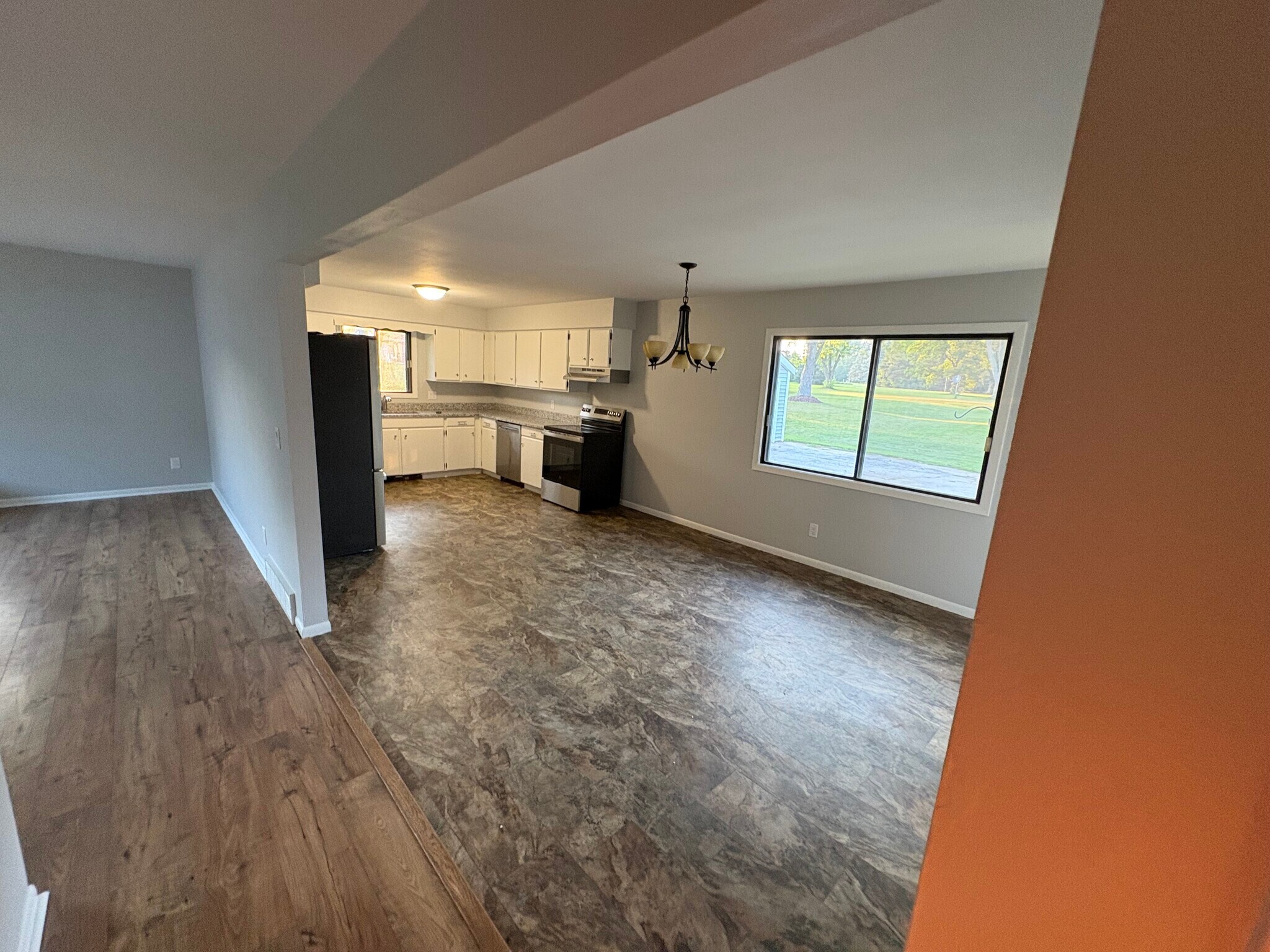 Building Photo - 6813 Enge Dr
