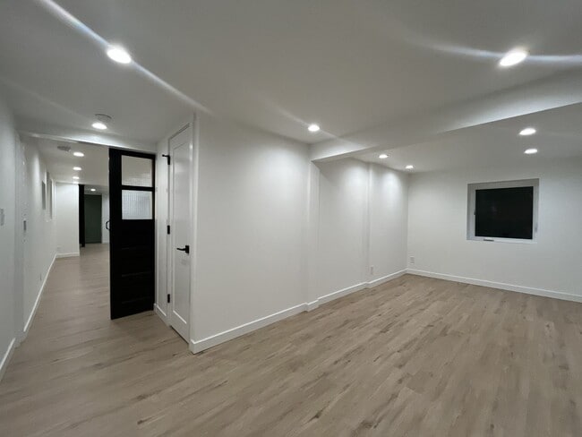 Building Photo - Large NW Portland Home Near Shops & Restaurants with Finished Basement & Bay Windows