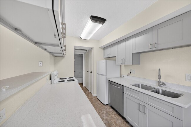 Building Photo - 2750 Holly Hall St