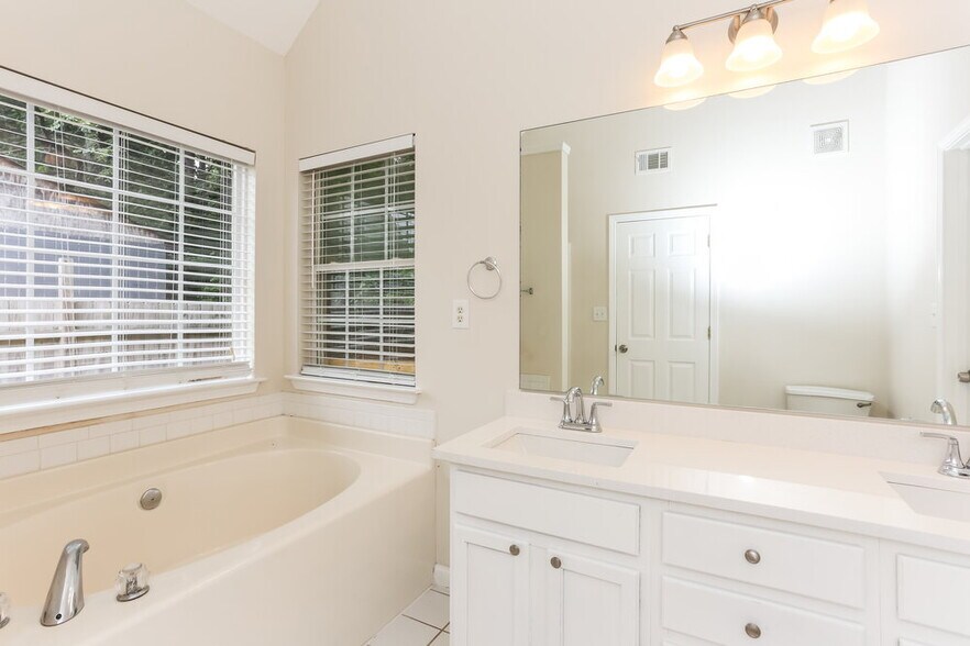 Building Photo - 402 Lafayette St