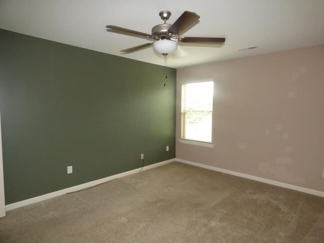 Building Photo - 70 Southwind Dr