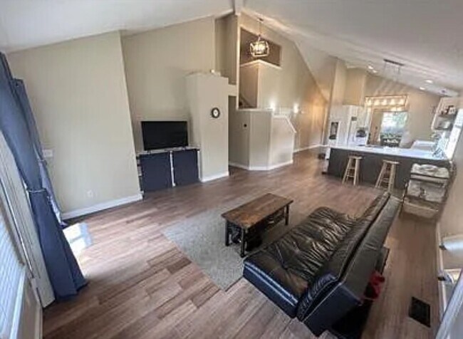 Building Photo - Great Neighborhood 3bd/ 2.5 Avail. Nov. 28th