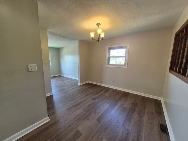 Building Photo - 2816 Nacoma Pl
