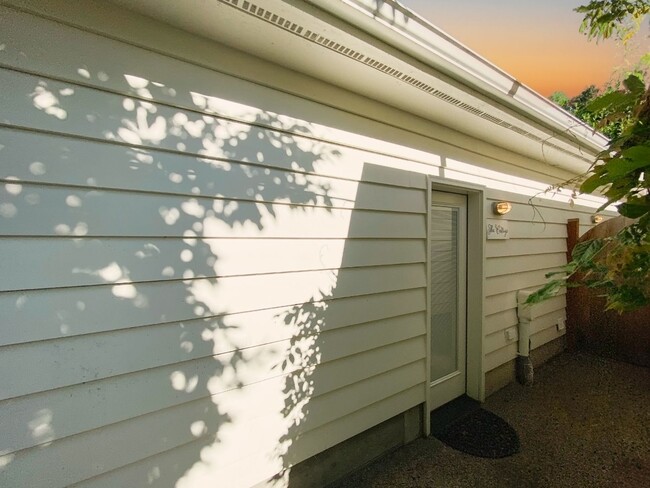 Building Photo - Charming Single Family Home in Multnomah