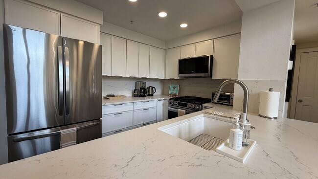 Building Photo - 113 Lost Creek Ln