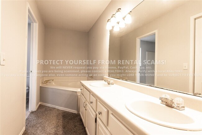 Building Photo - 2554 W Houston St