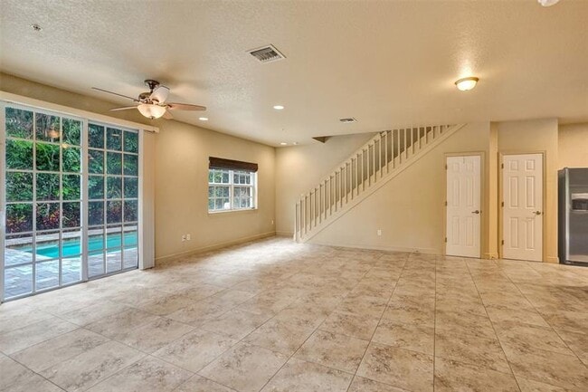 Building Photo - 624 NE 29th Dr