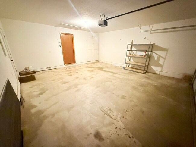 Building Photo - 700 Eastview Dr