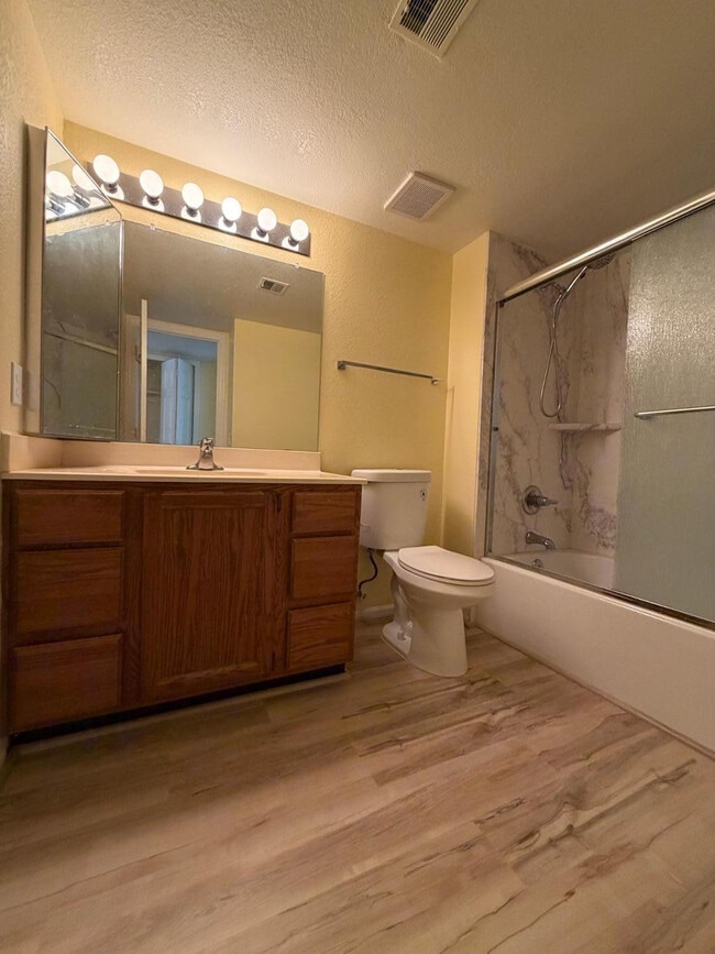 Building Photo - 2524 S El Paradiso