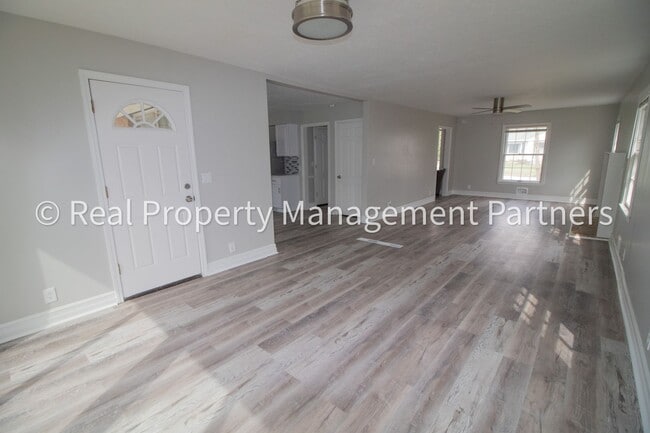 Building Photo - Rooms for Rent in a 6-Bedroom Home