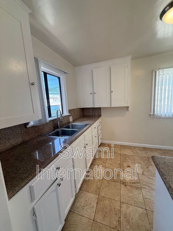 Building Photo - 119 E N St