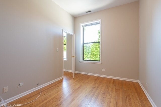 Building Photo - 320 W Evergreen Ave