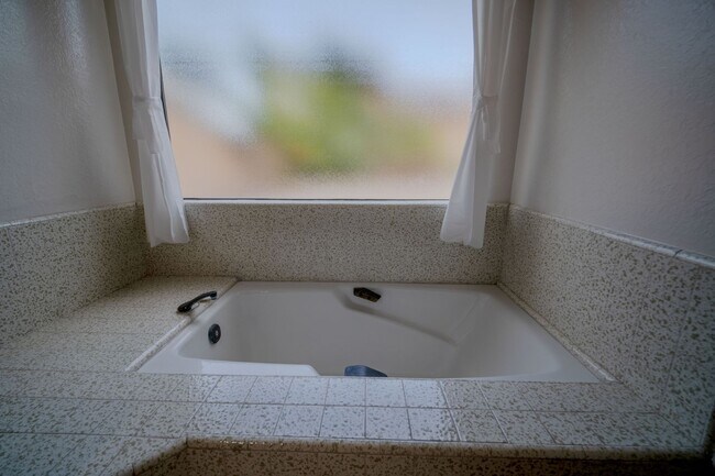 Building Photo - Fountain Valley Family home