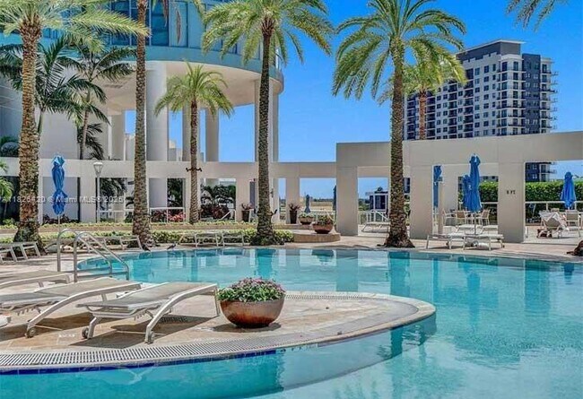 Primary Photo - 333 Las Olas Way
