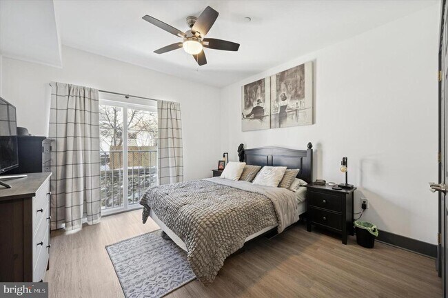 Building Photo - 124 Levering St