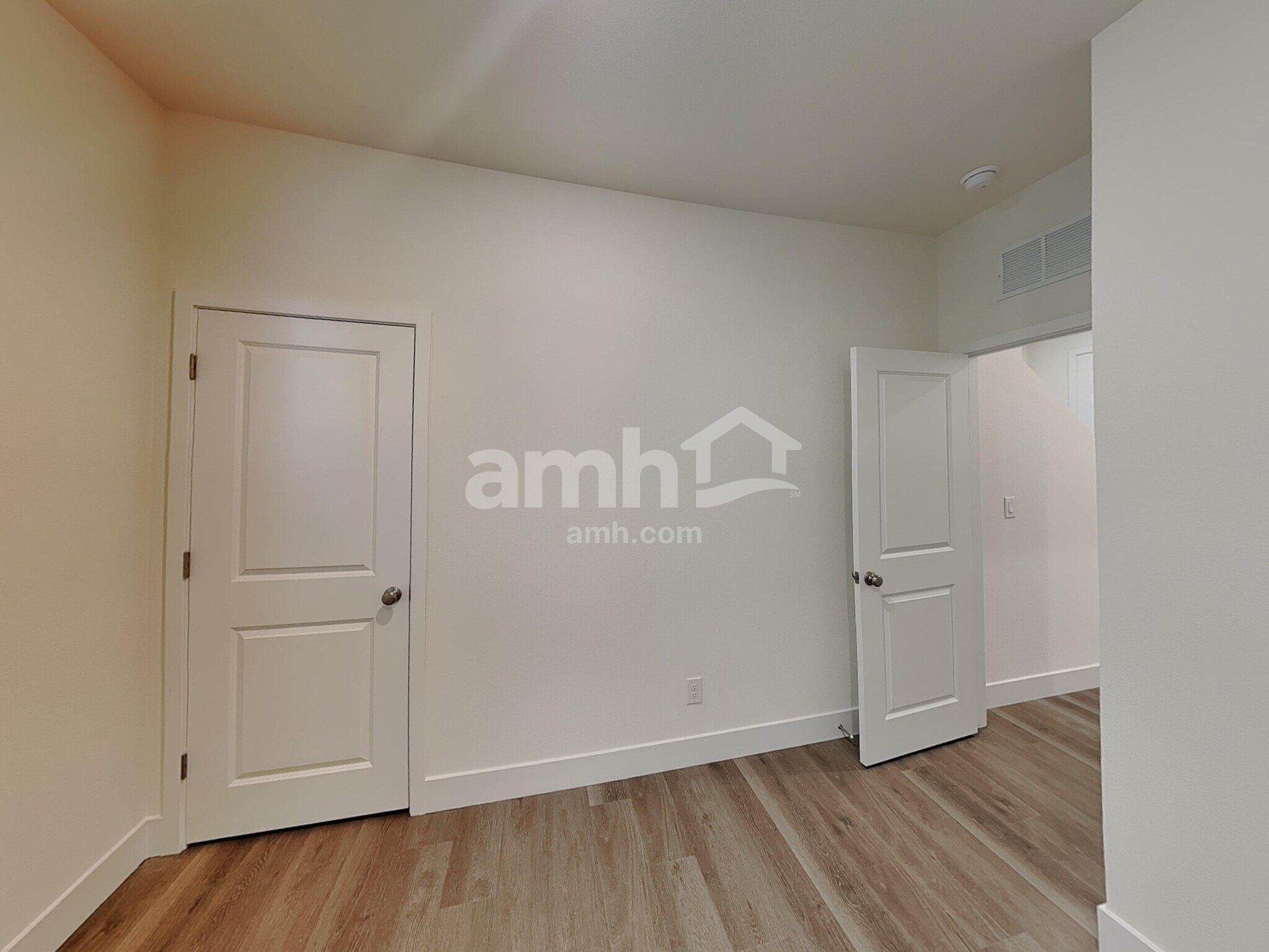 Building Photo - 10131 Cv Mountain St