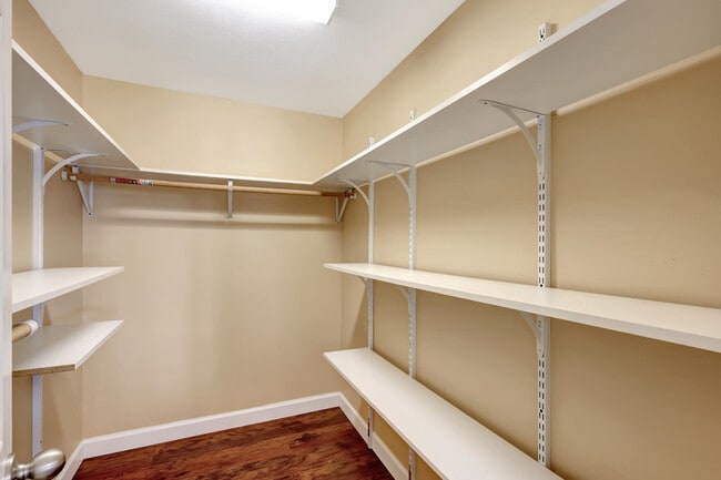 Building Photo - 2299 Treasure Isle Dr