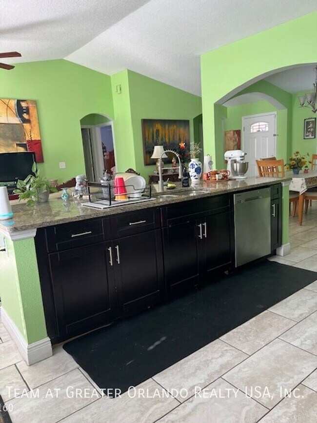 Building Photo - 197 Maple Dr